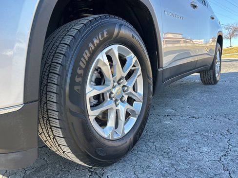 Used 2020 Chevrolet Traverse LT image 11