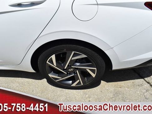Used 2024 Hyundai Elantra Limited FWD image 16