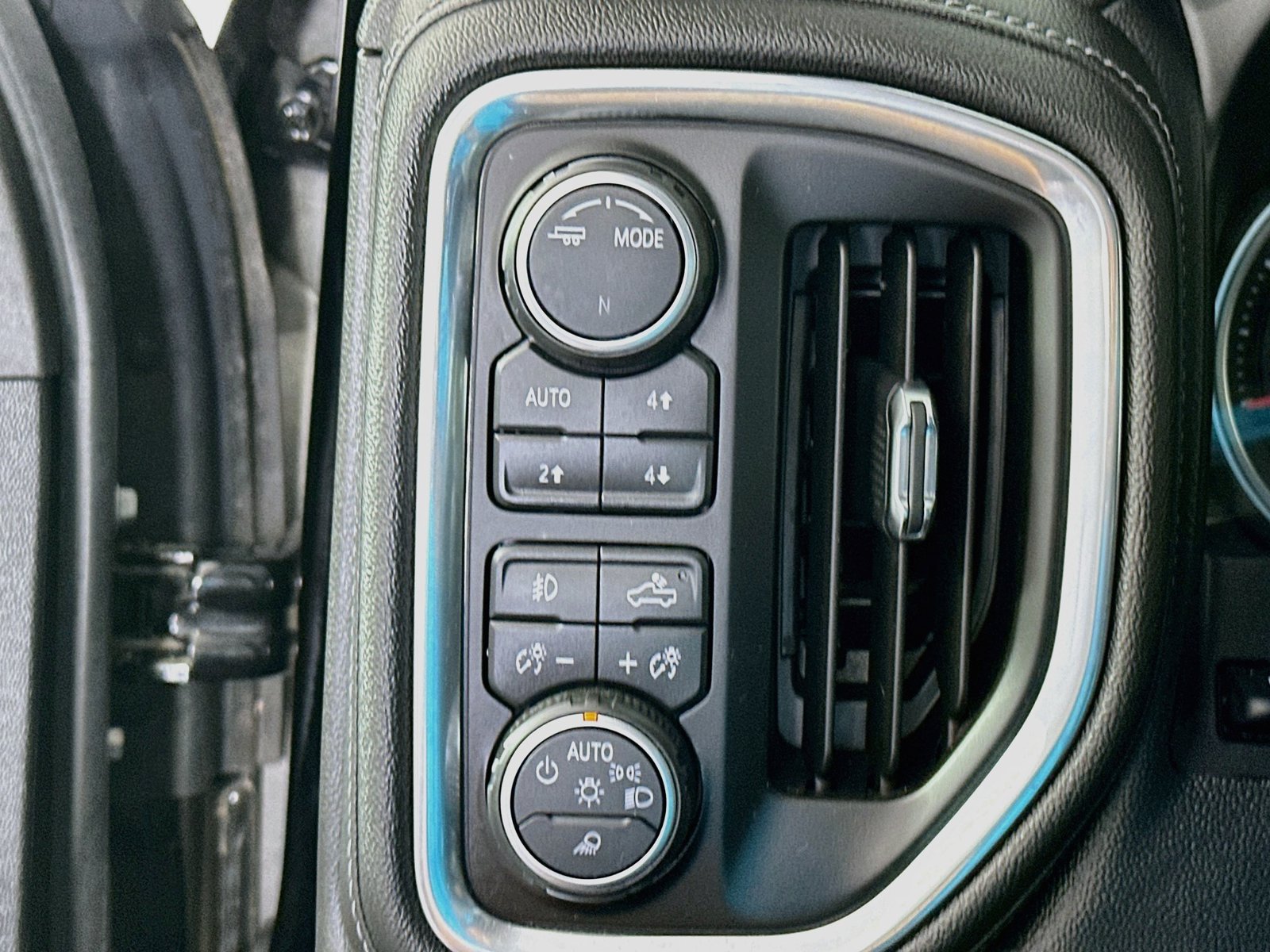 Used 2020 Chevrolet Silverado 2500 High Country w/ Z71 Off-Road Package AWD/4WD image 10