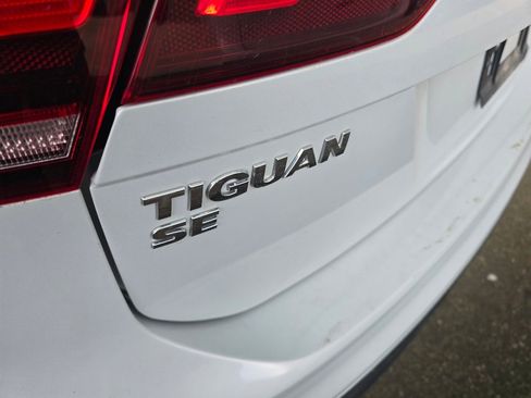 Used 2018 Volkswagen Tiguan SE AWD/4WD image 17