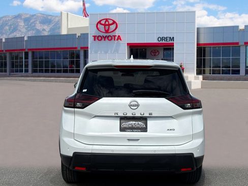 Used 2025 Nissan Rogue SV AWD/4WD image 4