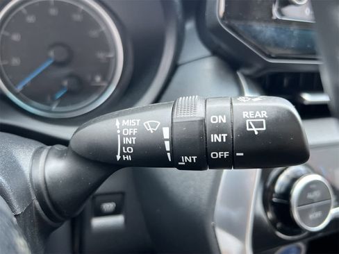 Used 2021 Toyota Venza LE image 26