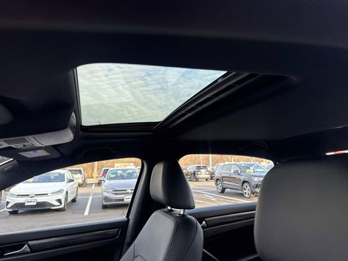 Certified 2022 Volkswagen Passat 2.0T R-Line image 22