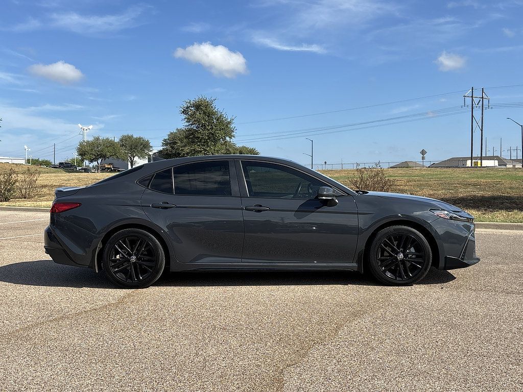 Used 2025 Toyota Camry SE w/ Convenience Package FWD image 5