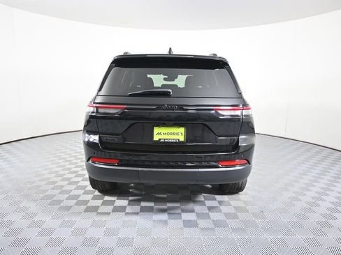 Used 2023 Jeep Grand Cherokee Altitude AWD/4WD image 5