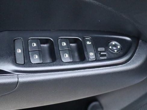 Used 2022 Hyundai Venue SEL w/ Cargo Package image 17