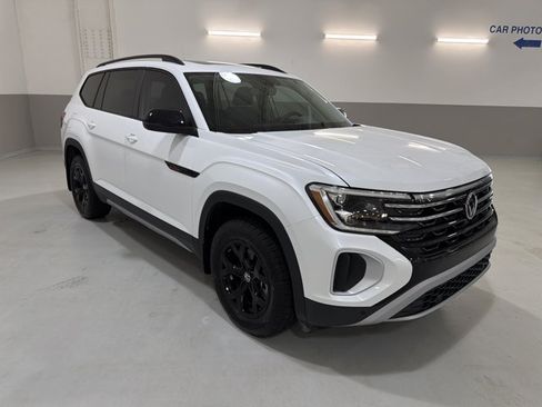 Certified 2026 Volkswagen Atlas Peak Edition AWD/4WD image 4
