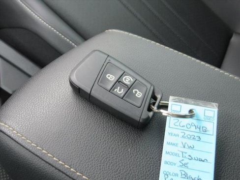 Used 2023 Volkswagen Tiguan SE R-Line image 35
