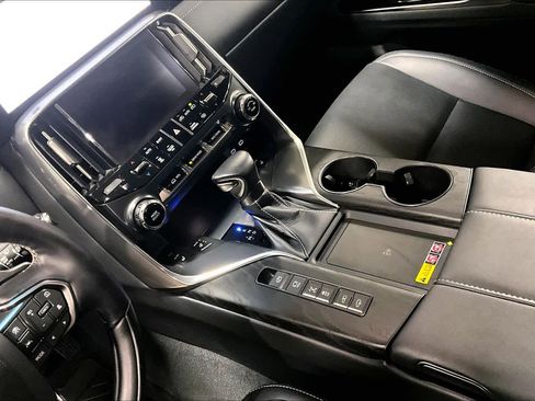 Used 2025 Lexus LX 600 4WD w/ Luxury Package image 16