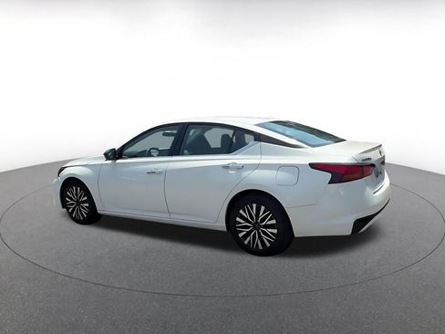 Used 2025 Nissan Altima 2.5 SV FWD image 10