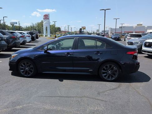 Used 2023 Toyota Corolla SE w/ SE Package AWD/4WD image 4