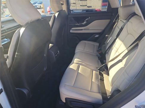 New 2026 Lincoln Corsair Premiere image 17