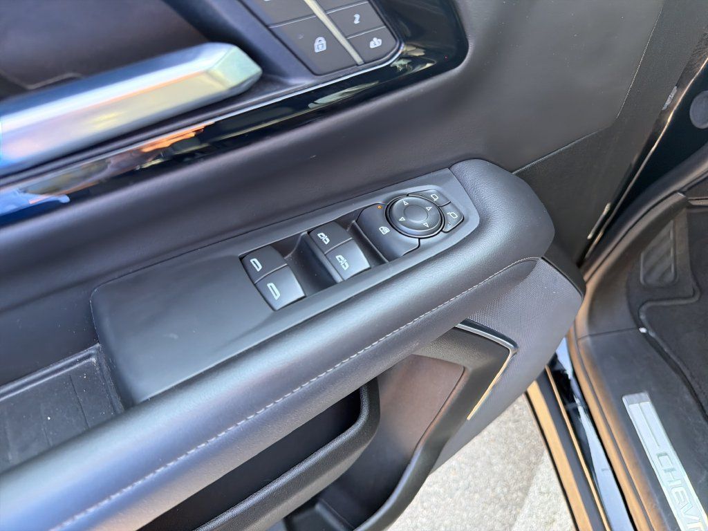 Used 2025 Chevrolet Tahoe Z71 AWD/4WD image 19