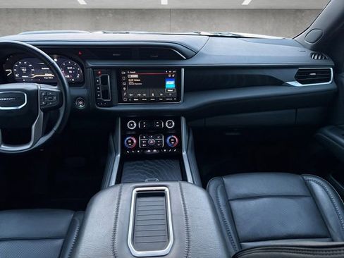 Used 2022 GMC Yukon XL Denali w/ Advanced Technology Package image 3