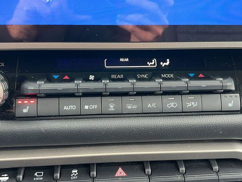 Used 2024 Toyota Sequoia SR5 w/ SR5 Premium Package AWD/4WD image 32