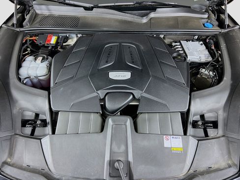 Used 2022 Porsche Cayenne Platinum Edition w/ Premium Package Plus image 33