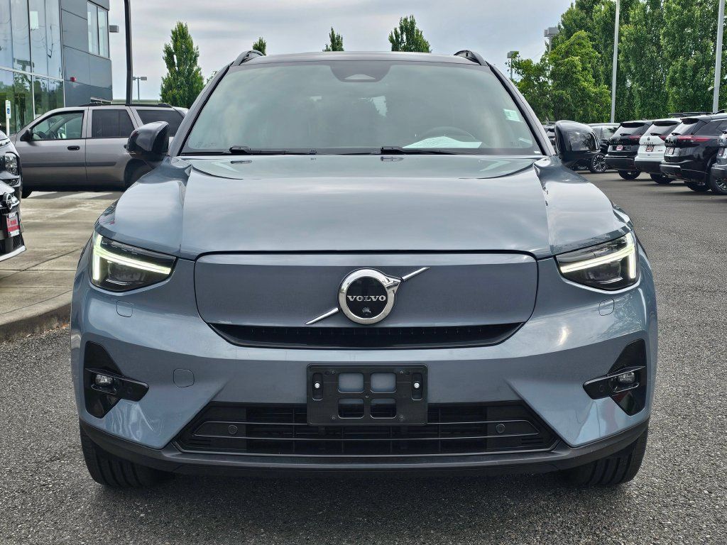 Used 2023 Volvo XC40 Recharge Ultimate AWD/4WD image 2