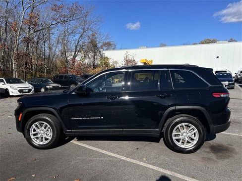 Used 2024 Jeep Grand Cherokee Laredo X image 6