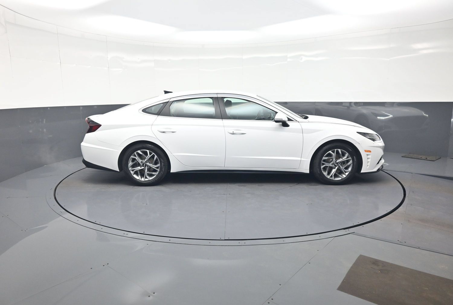 Used 2023 Hyundai Sonata SEL w/ Cargo Package FWD image 2