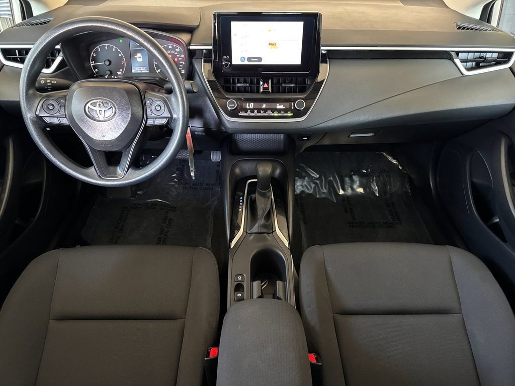 Used 2025 Toyota Corolla LE FWD image 12