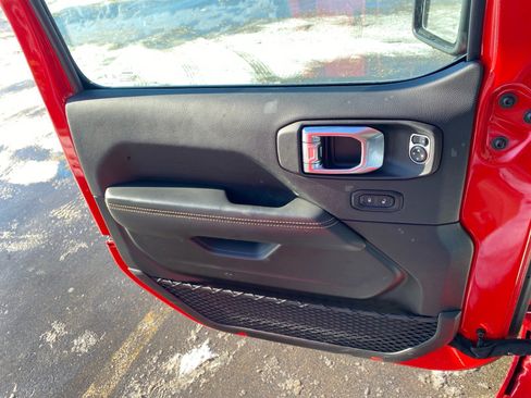 Used 2025 Jeep Wrangler Sahara w/ Safety Group image 17