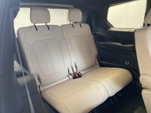 Used 2023 Jeep Grand Cherokee L Limited AWD/4WD image 13