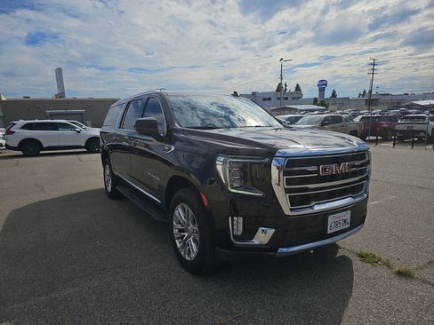 Used 2021 GMC Yukon XL SLT AWD/4WD image 2