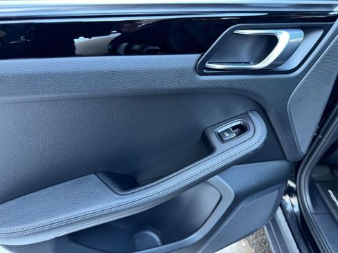 Used 2023 Porsche Macan image 18