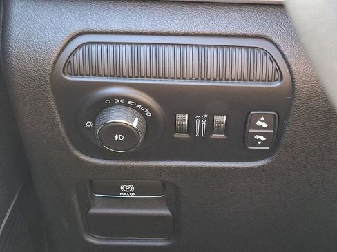Used 2022 Jeep Wagoneer Series II AWD/4WD image 25