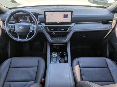 Used 2025 Ford Explorer Platinum image 21