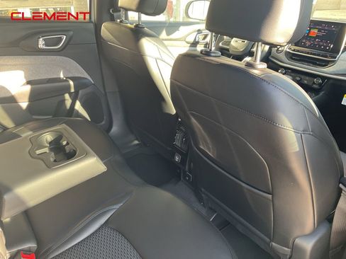 New 2026 Jeep Compass Latitude image 17