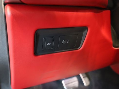 Used 2023 Jaguar F-PACE SVR image 19