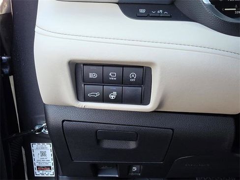 Certified 2025 Toyota Highlander Limited image 29