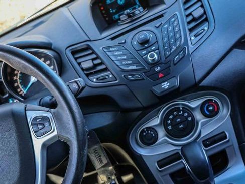 Used 2016 Ford Fiesta SE image 18