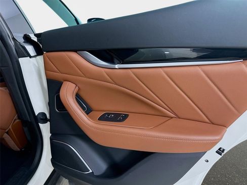 Used 2022 Maserati Levante GT image 40