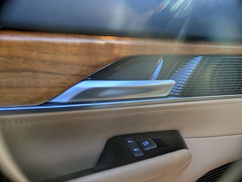 Used 2022 Jeep Grand Wagoneer Series III image 23