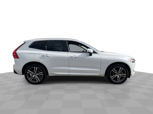 Used 2021 Volvo XC60 T5 Momentum w/ Premium Package image 9
