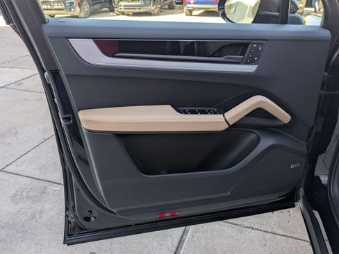 New 2026 Porsche Cayenne image 13