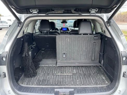 Used 2023 Toyota Highlander XLE image 10