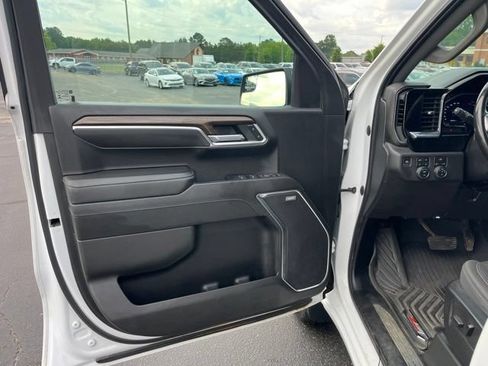 Used 2022 Chevrolet Silverado 1500 LT Trail Boss w/ Convenience Package II AWD/4WD image 4