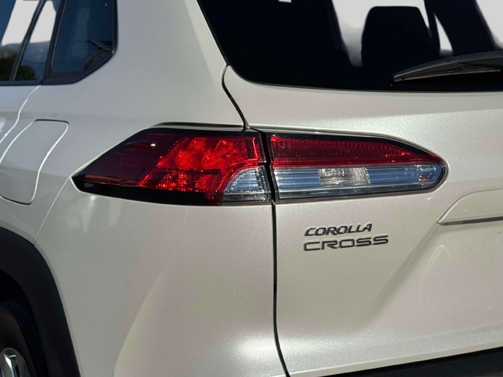 Used 2024 Toyota Corolla Cross LE w/ Moonroof Package AWD/4WD image 8