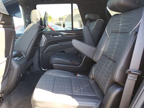 Certified 2024 Cadillac Escalade Premium Luxury Platinum image 10