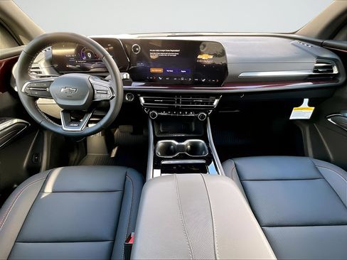 New 2026 Chevrolet Traverse Z71 w/ LPO, Floor Liner Package AWD/4WD image 4