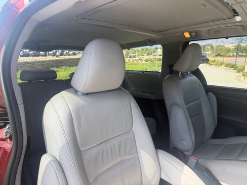 Used 2017 Toyota Sienna Limited AWD/4WD image 25