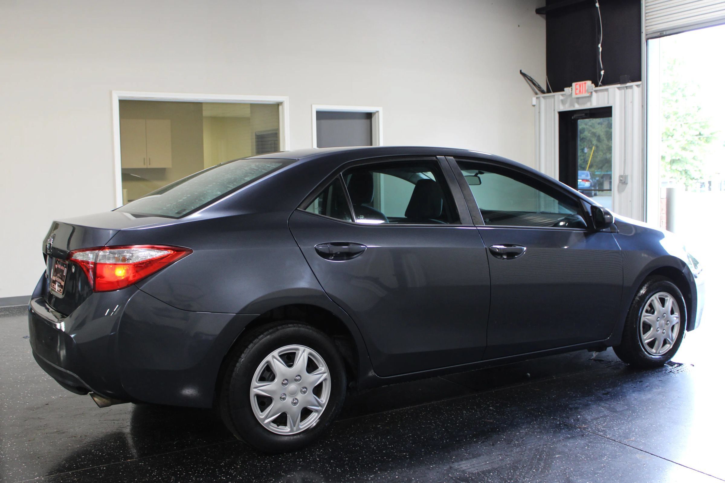 Used 2016 Toyota Corolla L FWD image 3