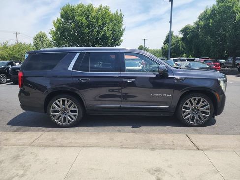 Certified 2025 GMC Yukon Denali Ultimate w/ LPO, Floor Liner Package AWD/4WD image 9