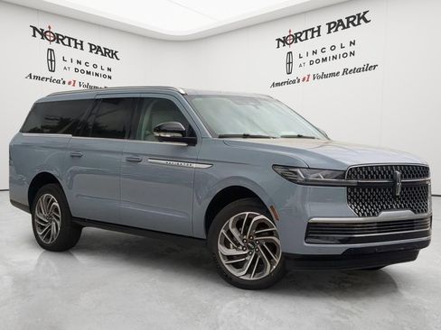New 2026 Lincoln Navigator L Reserve AWD/4WD image 1