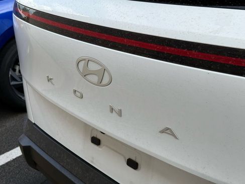 Used 2025 Hyundai Kona SEL FWD image 12