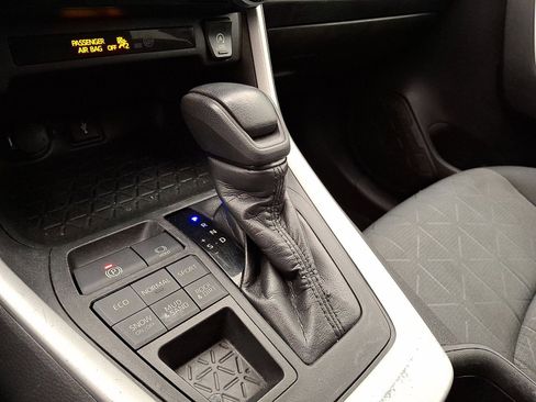 Used 2020 Toyota RAV4 XLE image 12