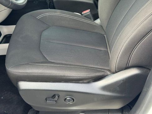 Used 2023 Chrysler Voyager LX FWD image 15